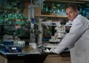 MGH-Research-Lab_Nabeel-Bardeesy_Portrait-by-Mitch-Weiss-CROP